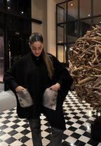 RUANA TEJIDA CON BOLSILLOS 100% CUERO - NEGRO