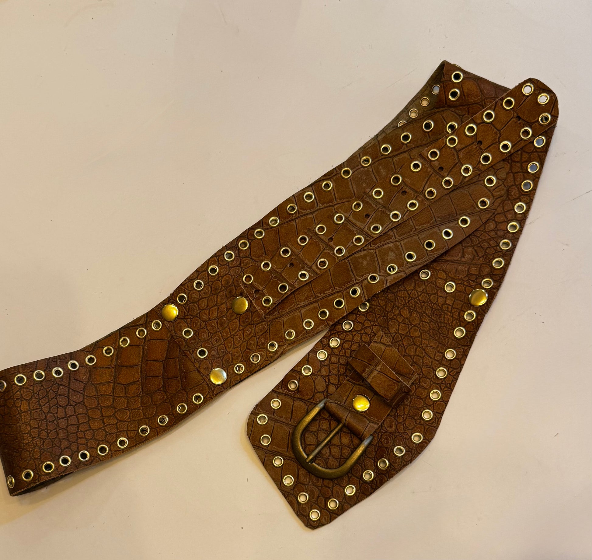 FAJA TACHAS MARRÓN CROCO