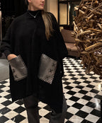 RUANA TEJIDA CON BOLSILLOS 100% CUERO - NEGRO