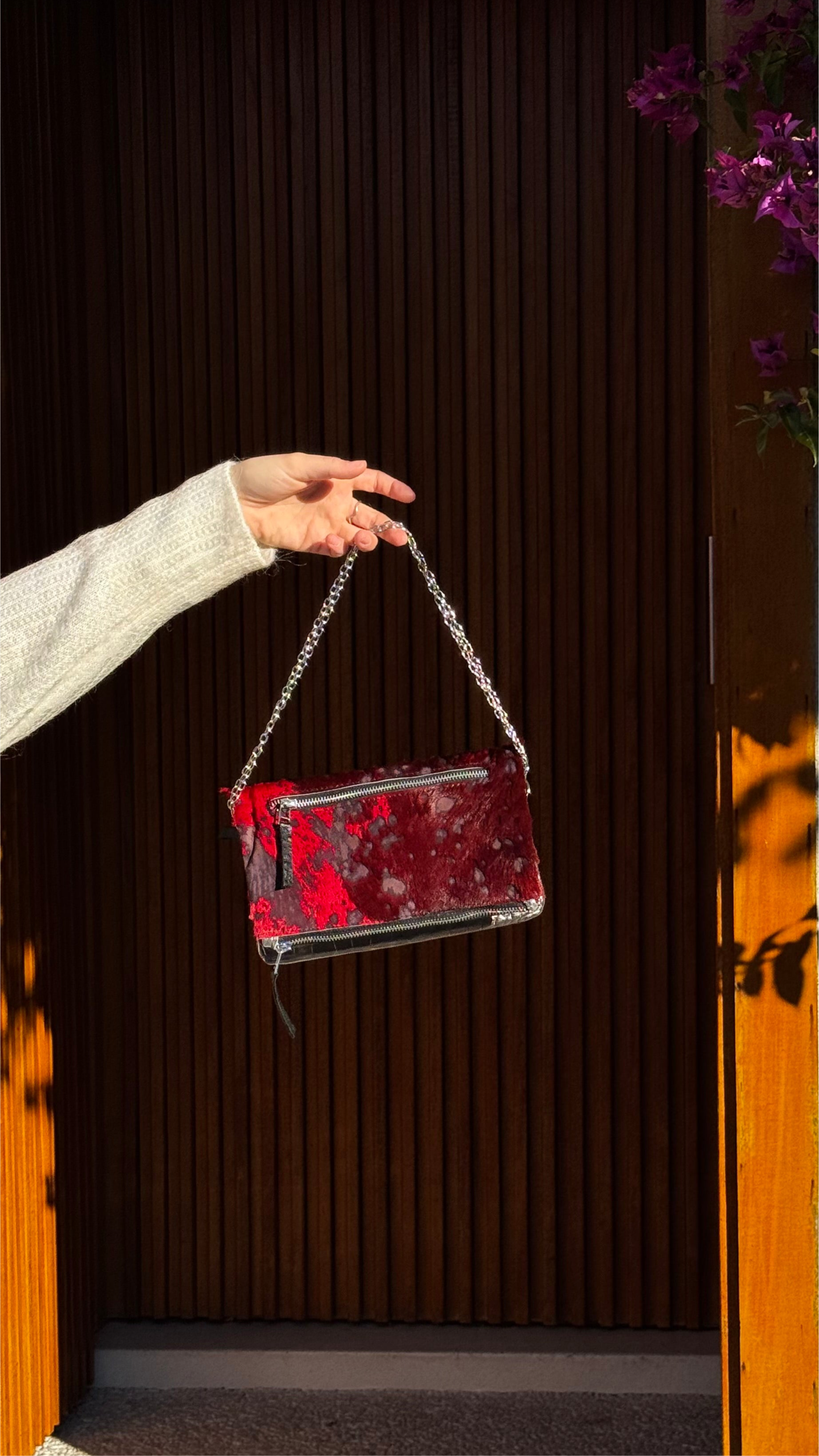 CARTERA PELO CARMESÍ