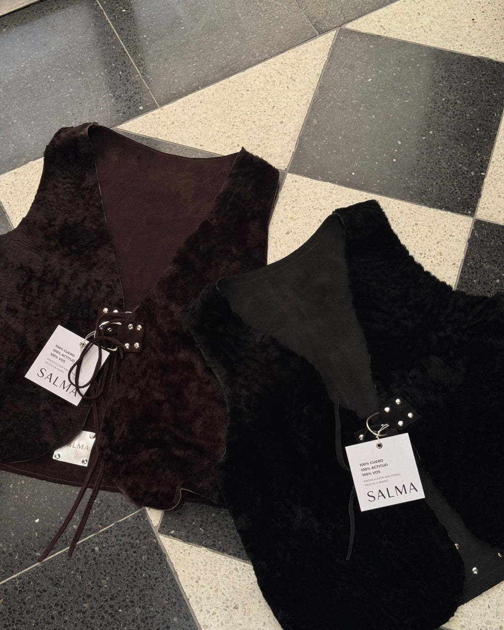 CHALECO REVERSIBLE DE CORDERITO | NEGRO