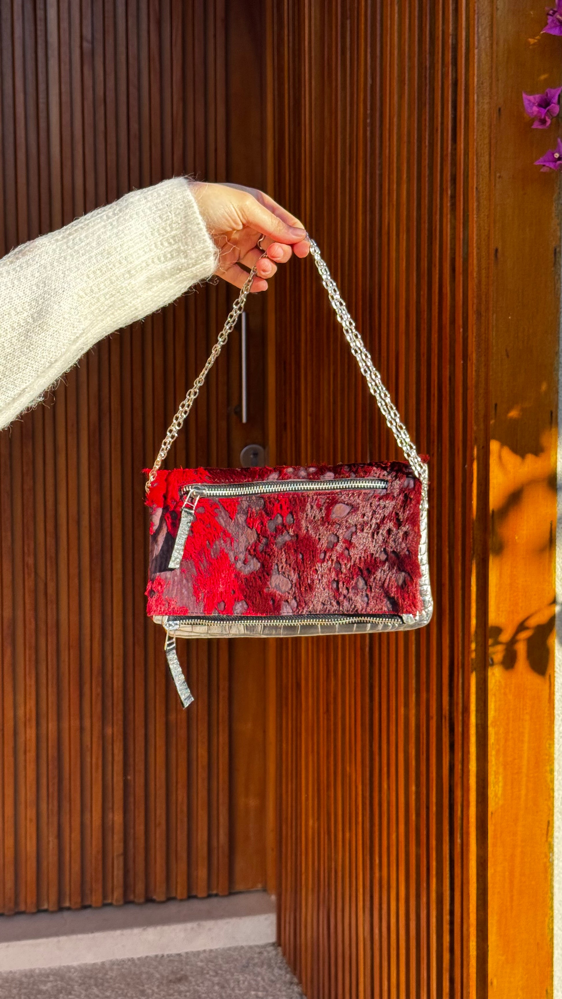 CARTERA PELO CARMESÍ