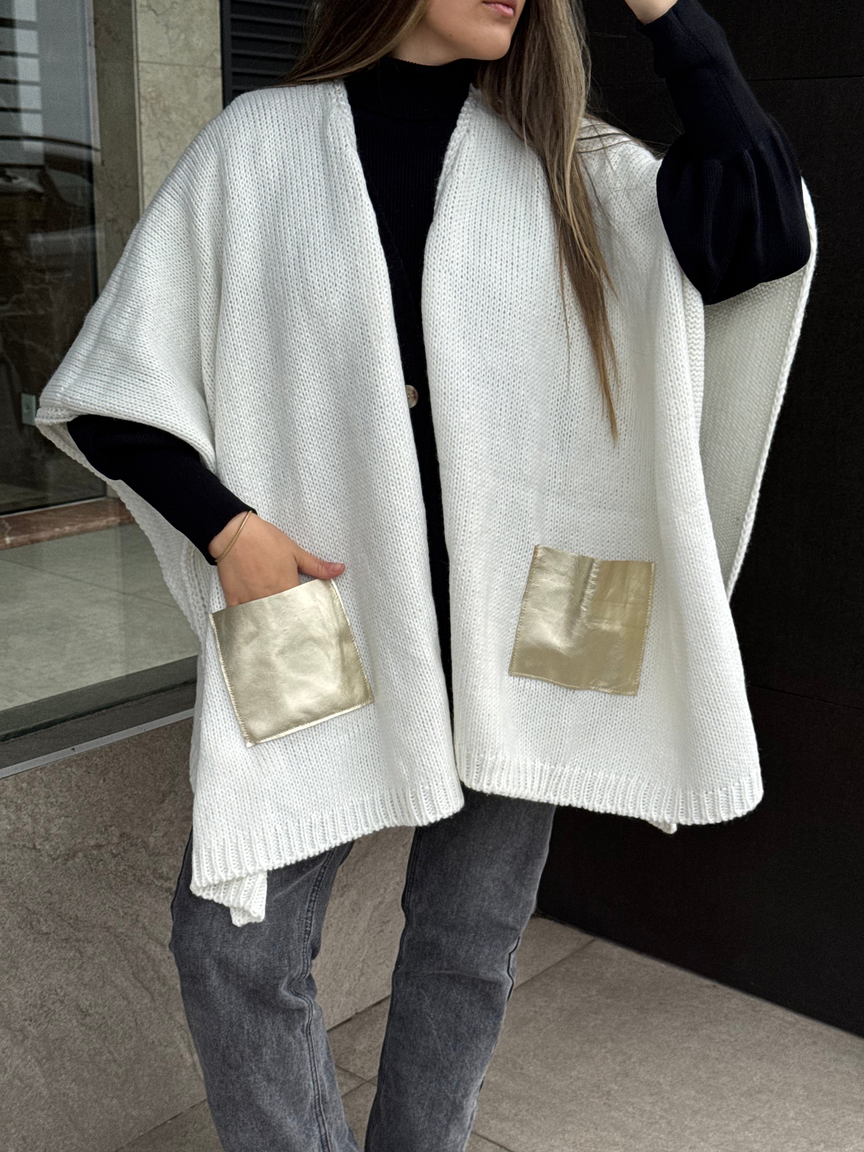 RUANA STAR - CON DETALLES 100% CUERO