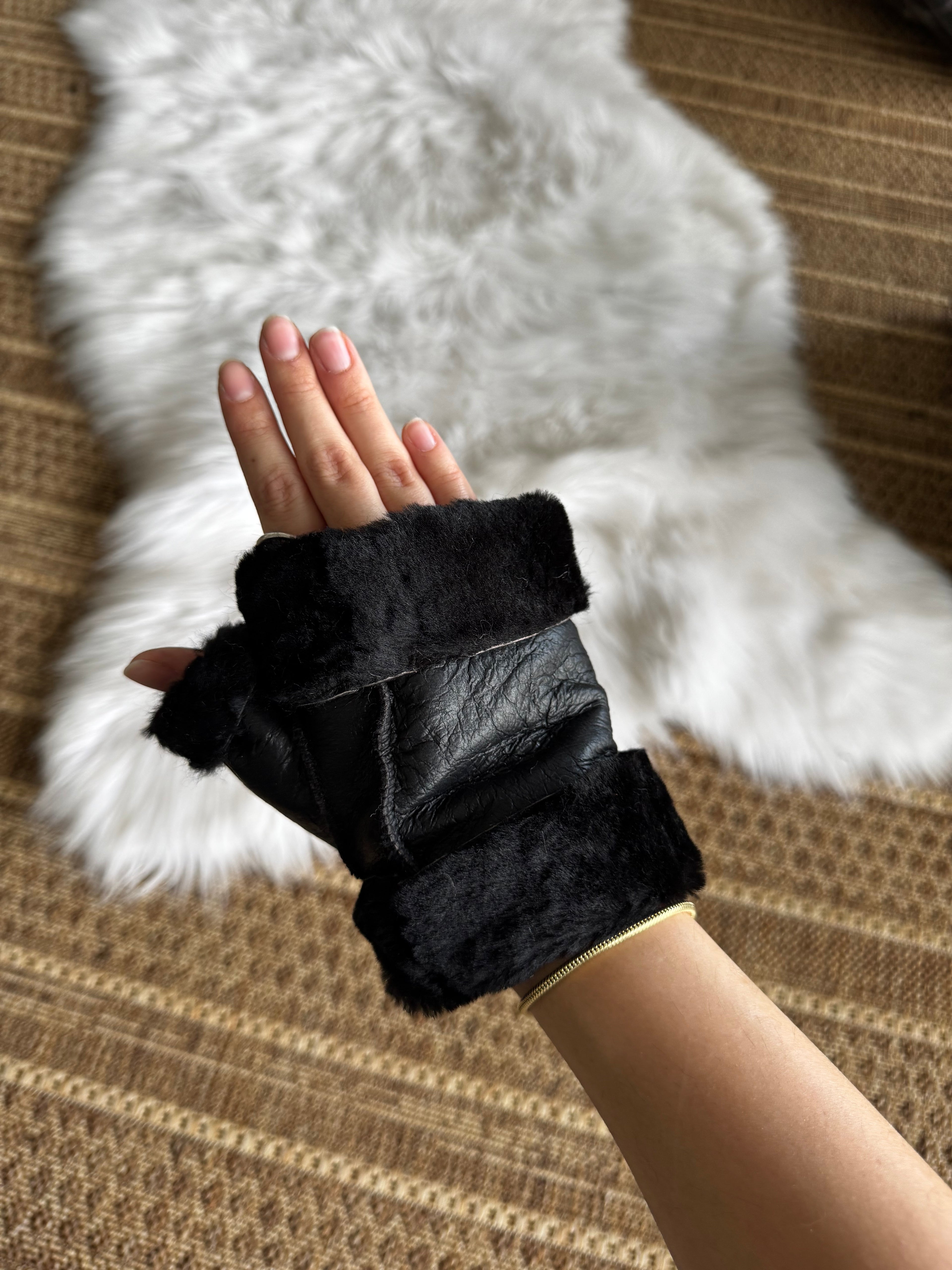 MITONES 100% CUERO - NEGRO