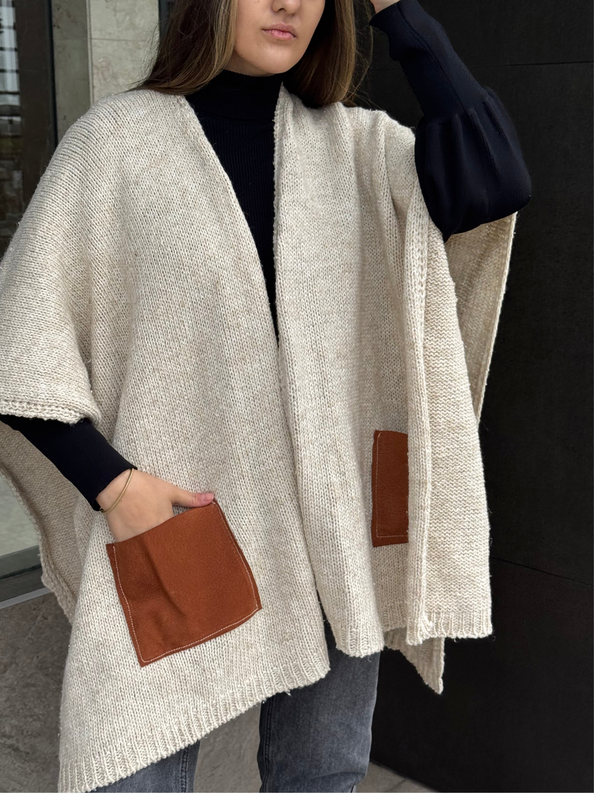 RUANA HORSE - CON DETALLES 100% CUERO