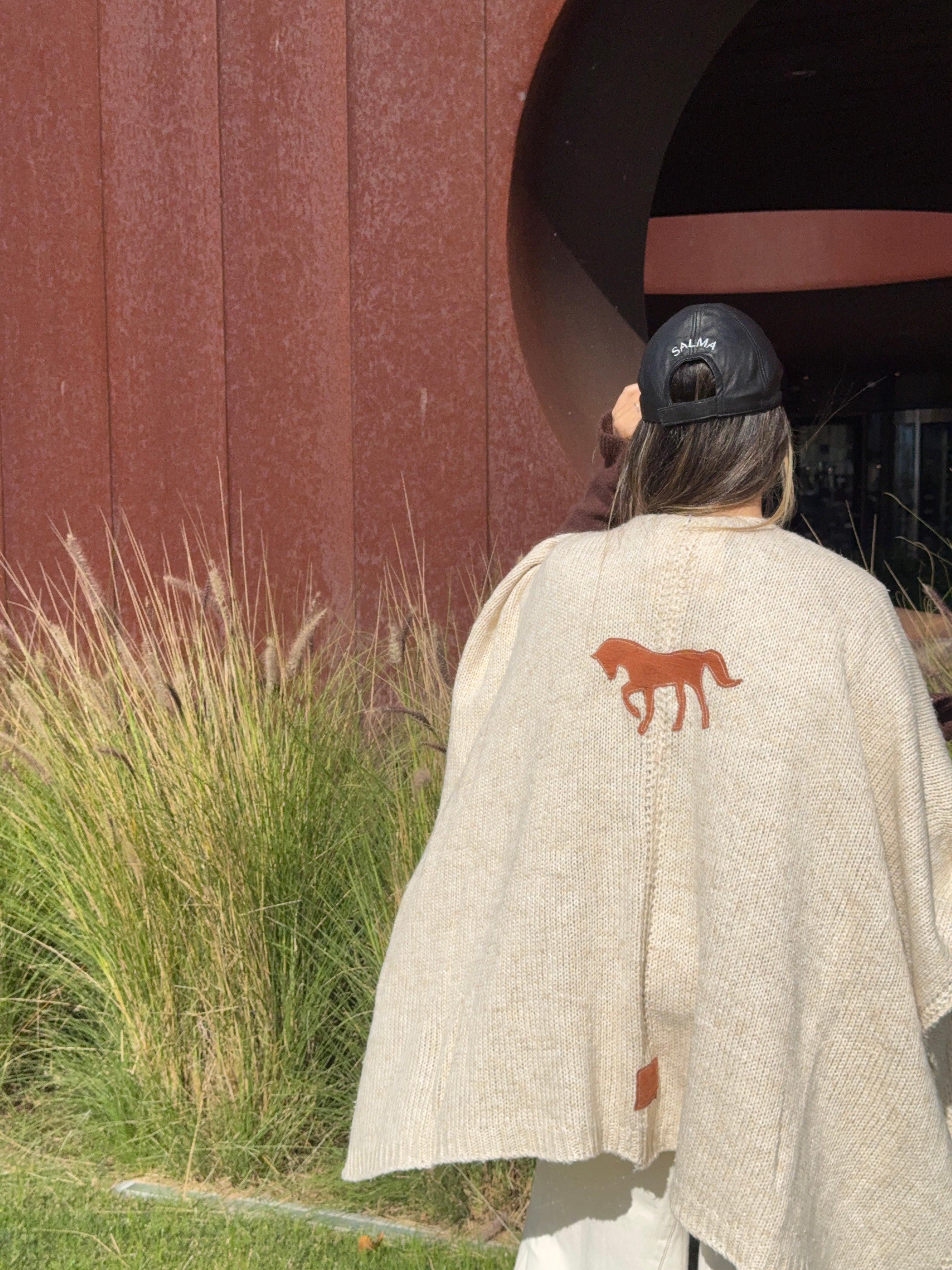 RUANA HORSE - CON DETALLES 100% CUERO
