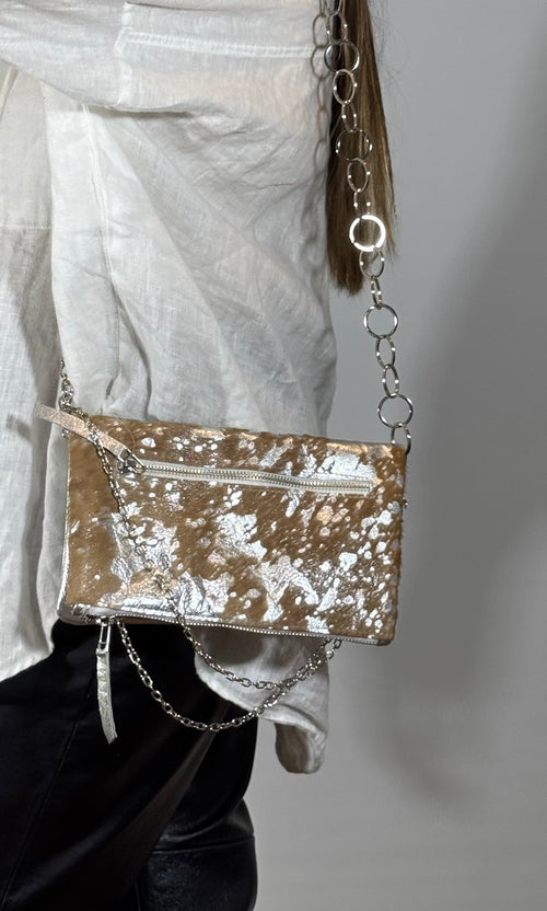 CARTERA COW -  PLATEADO Y BEIGE