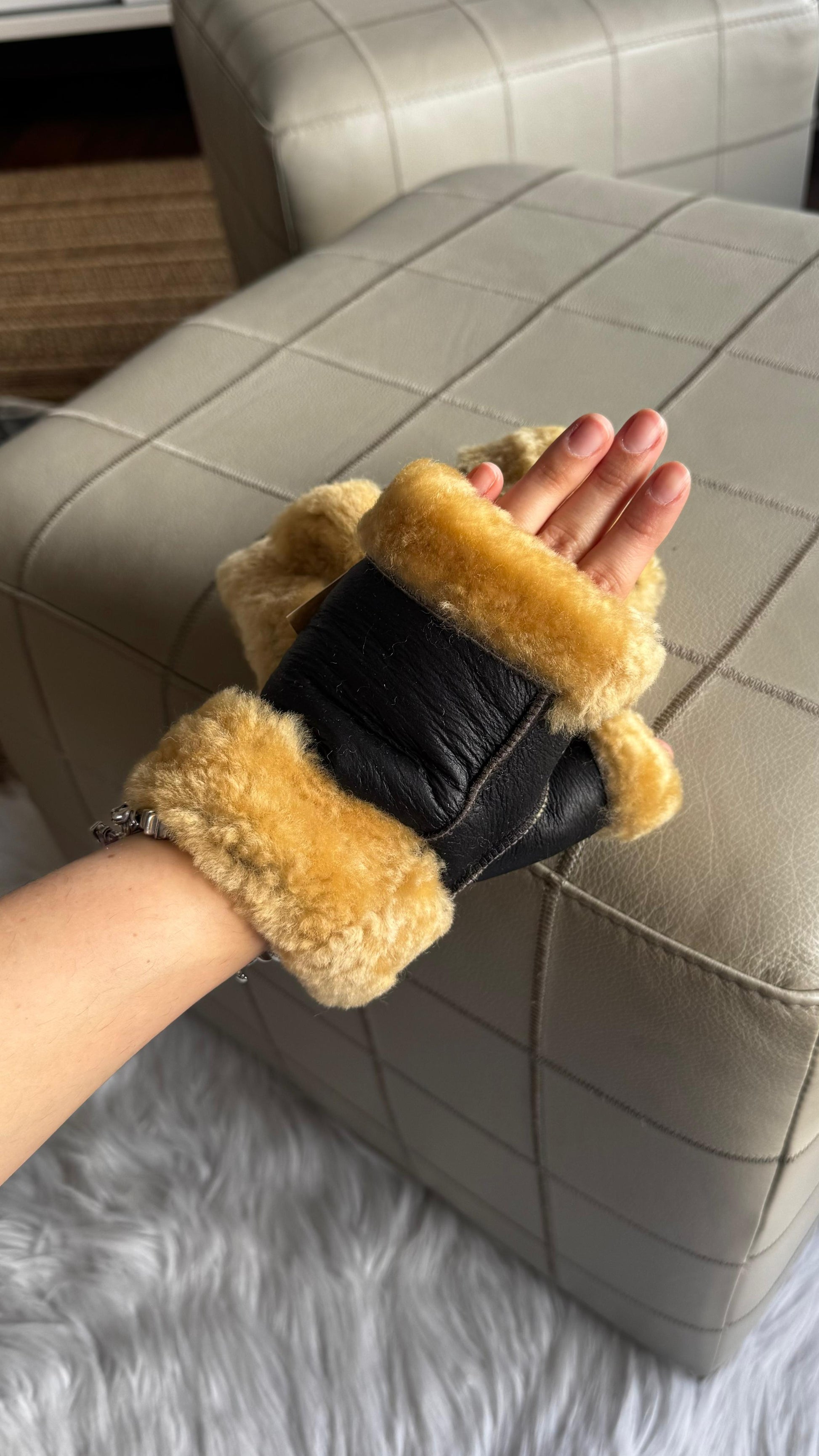MITONES 100% CUERO - NEGRO