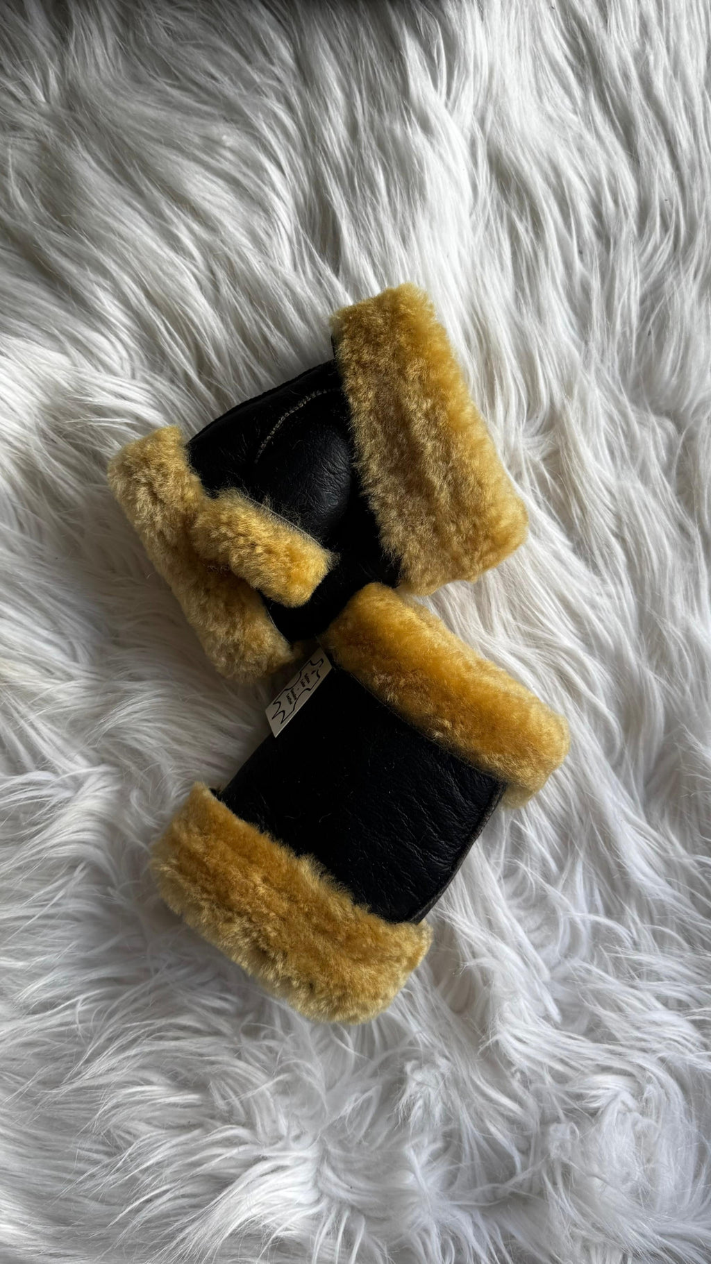 MITONES 100% CUERO - NEGRO